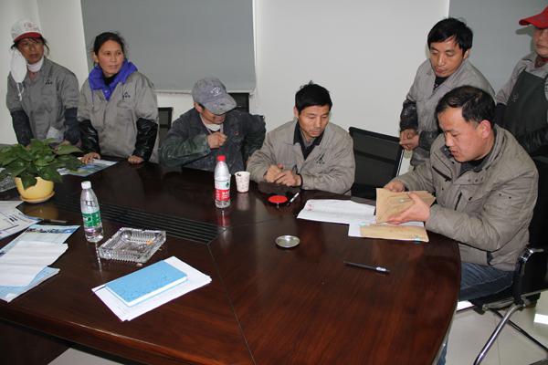 繁昌經(jīng)濟(jì)開發(fā)區(qū)管委會及縣總工會領(lǐng)導(dǎo)一行來我司開展“送溫暖”活動